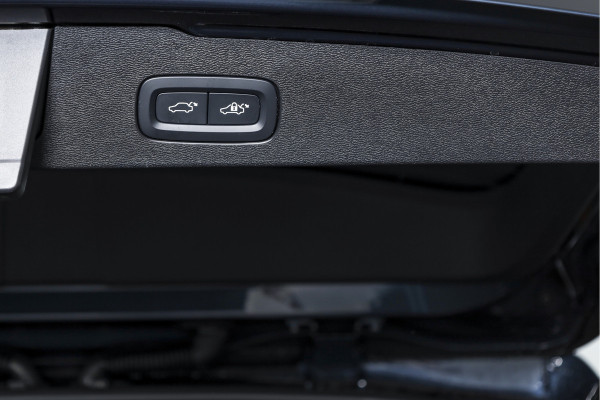 Volvo V60 2.0 T6 Plug-in hybrid AWD Ultra Dark | S/K-panodak | Bowers/Wilkens | Dig. Cockpit | Adapt. Cruise | Memory Stoelen | Elek. Klep | Stoel-+stuurverw. | 360 Camera | NAV+App. Connect | Elek. trekhaak | LM 19" |