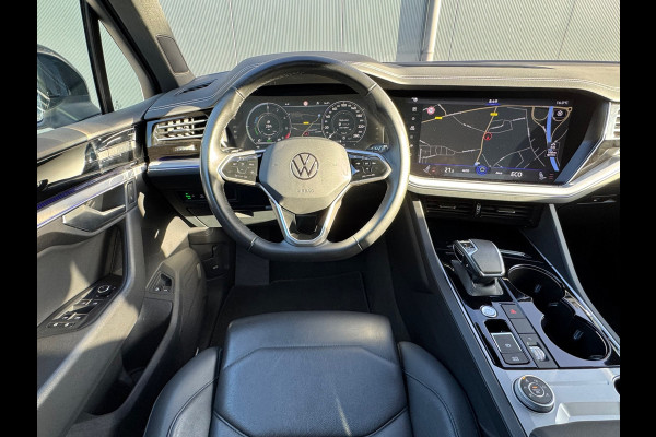 Volkswagen Touareg 3.0 TSI eHybrid * Blackstyle * Panorama * Trekhaak * Side Assist *