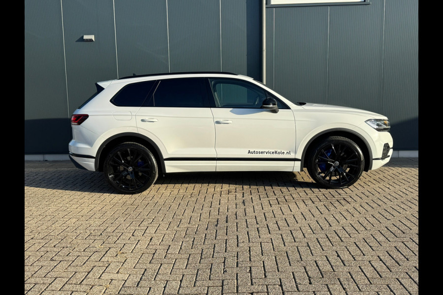 Volkswagen Touareg 3.0 TSI eHybrid * Blackstyle * Panorama * Trekhaak * Side Assist *