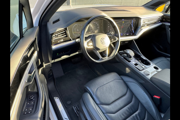 Volkswagen Touareg 3.0 TSI eHybrid * Blackstyle * Panorama * Trekhaak * Side Assist *