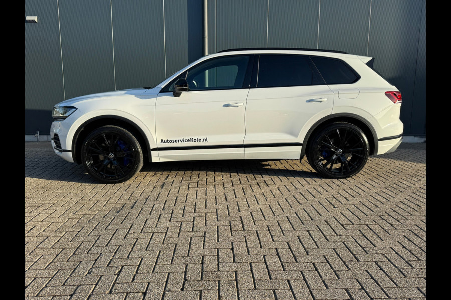 Volkswagen Touareg 3.0 TSI eHybrid * Blackstyle * Panorama * Trekhaak * Side Assist *