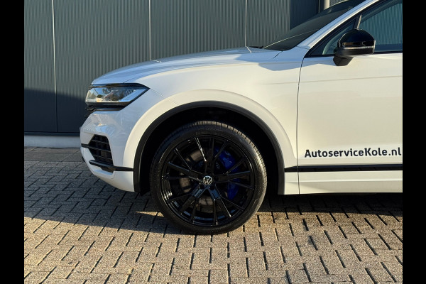 Volkswagen Touareg 3.0 TSI eHybrid * Blackstyle * Panorama * Trekhaak * Side Assist *