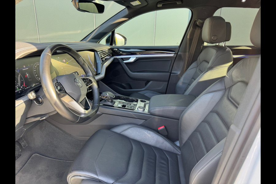 Volkswagen Touareg 3.0 TSI eHybrid * Blackstyle * Panorama * Trekhaak * Side Assist *