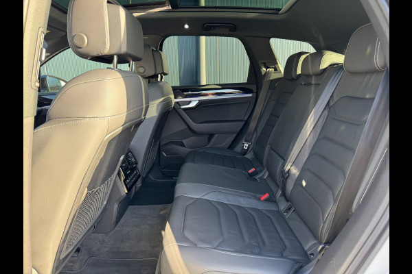 Volkswagen Touareg 3.0 TSI eHybrid * Blackstyle * Panorama * Trekhaak * Side Assist *