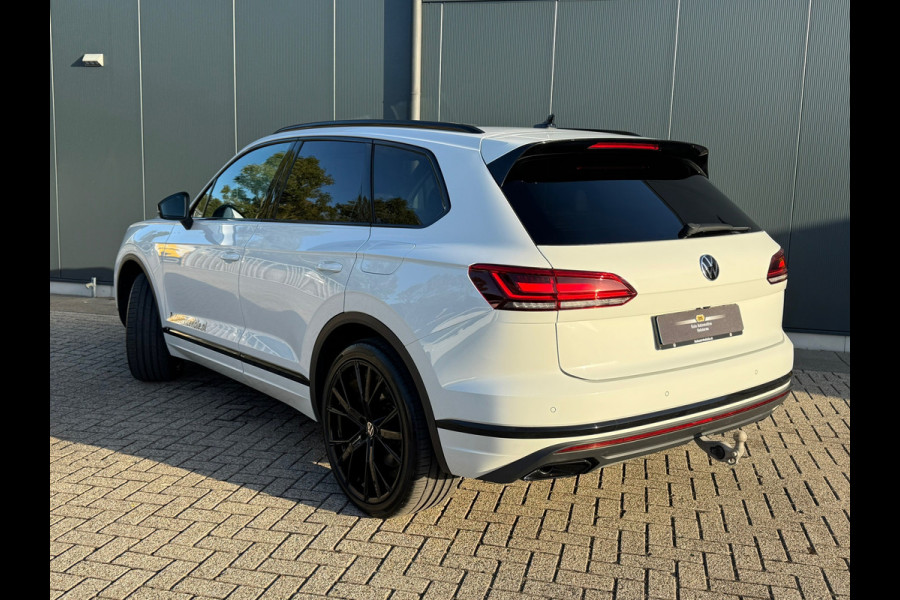 Volkswagen Touareg 3.0 TSI eHybrid * Blackstyle * Panorama * Trekhaak * Side Assist *