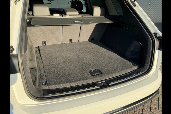 Volkswagen Touareg 3.0 TSI eHybrid * Blackstyle * Panorama * Trekhaak * Side Assist *