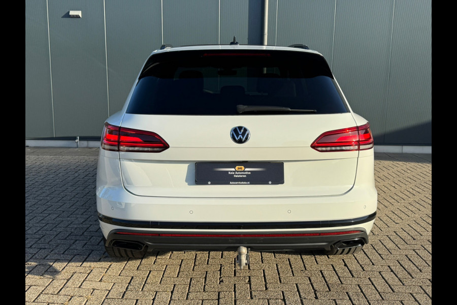 Volkswagen Touareg 3.0 TSI eHybrid * Blackstyle * Panorama * Trekhaak * Side Assist *