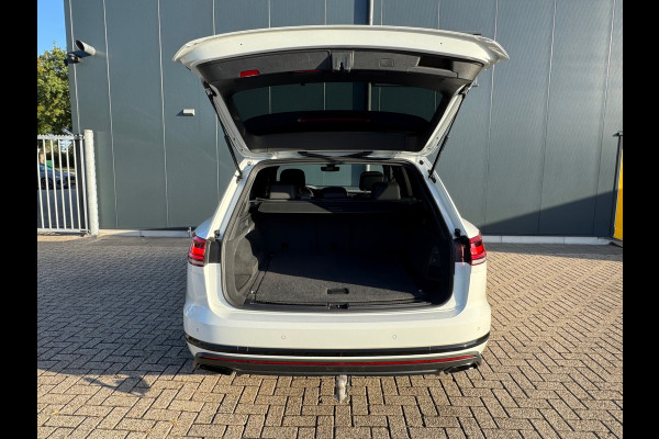 Volkswagen Touareg 3.0 TSI eHybrid * Blackstyle * Panorama * Trekhaak * Side Assist *