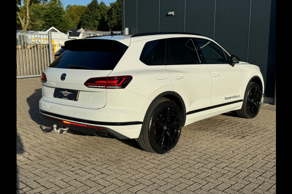 Volkswagen Touareg 3.0 TSI eHybrid * Blackstyle * Panorama * Trekhaak * Side Assist *