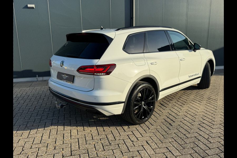 Volkswagen Touareg 3.0 TSI eHybrid * Blackstyle * Panorama * Trekhaak * Side Assist *