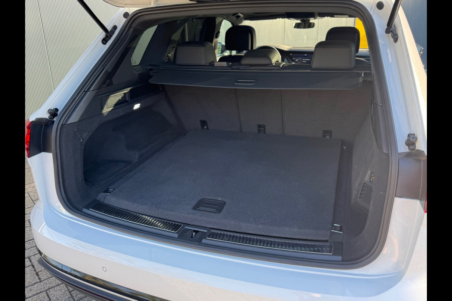 Volkswagen Touareg 3.0 TSI eHybrid * Blackstyle * Panorama * Trekhaak * Side Assist *