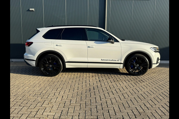 Volkswagen Touareg 3.0 TSI eHybrid * Blackstyle * Panorama * Trekhaak * Side Assist *