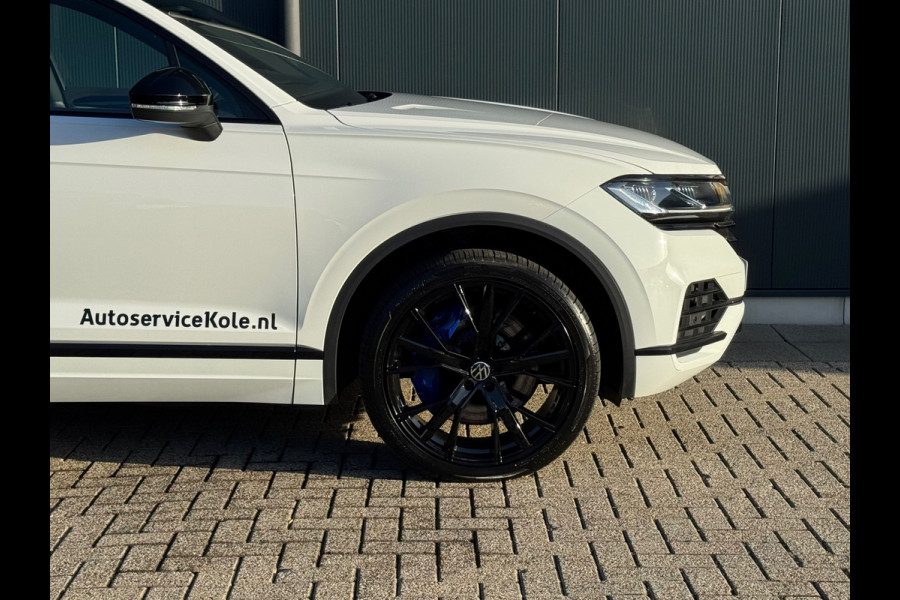 Volkswagen Touareg 3.0 TSI eHybrid * Blackstyle * Panorama * Trekhaak * Side Assist *