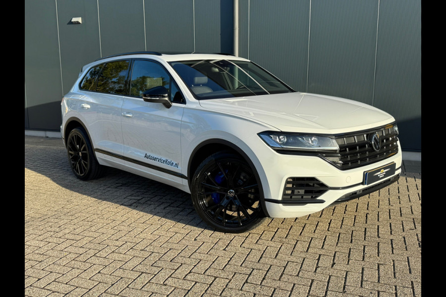 Volkswagen Touareg 3.0 TSI eHybrid * Blackstyle * Panorama * Trekhaak * Side Assist *