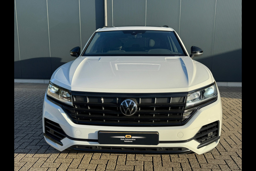 Volkswagen Touareg 3.0 TSI eHybrid * Blackstyle * Panorama * Trekhaak * Side Assist *