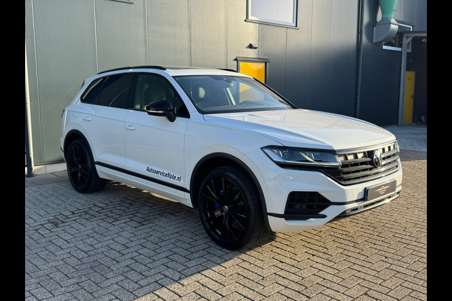 Volkswagen Touareg 3.0 TSI eHybrid * Blackstyle * Panorama * Trekhaak * Side Assist *