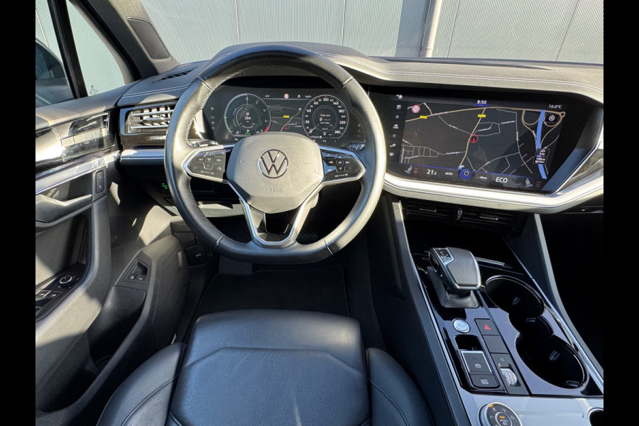 Volkswagen Touareg 3.0 TSI eHybrid * Blackstyle * Panorama * Trekhaak * Side Assist *