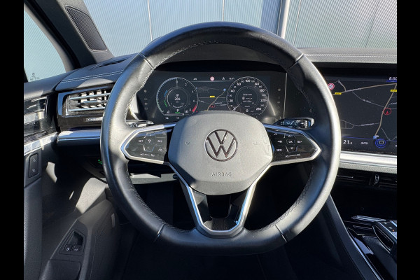 Volkswagen Touareg 3.0 TSI eHybrid * Blackstyle * Panorama * Trekhaak * Side Assist *