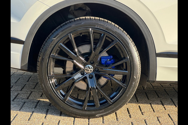 Volkswagen Touareg 3.0 TSI eHybrid * Blackstyle * Panorama * Trekhaak * Side Assist *