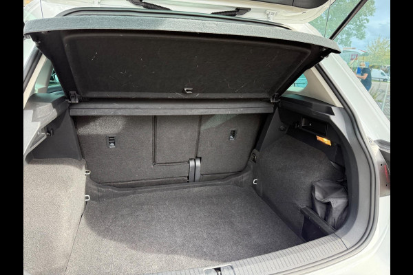 Volkswagen Tiguan 1.5 TSI Comfortline - Navi - Climate - Cruise - Parkeerhulp - Org.NL Volkswagen Tiguan 1.5 TSI Comfortline - Navi - Climate - Cruise - Parkeerhulp - Org.NL