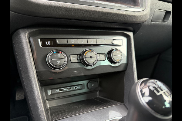 Volkswagen Tiguan 1.5 TSI Comfortline - Navi - Climate - Cruise - Parkeerhulp - Org.NL Volkswagen Tiguan 1.5 TSI Comfortline - Navi - Climate - Cruise - Parkeerhulp - Org.NL