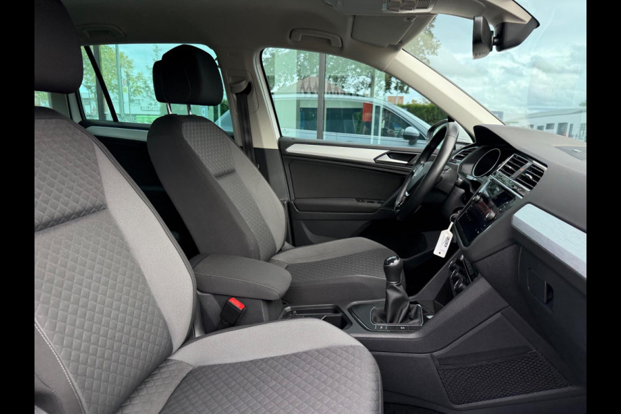 Volkswagen Tiguan 1.5 TSI Comfortline - Navi - Climate - Cruise - Parkeerhulp - Org.NL Volkswagen Tiguan 1.5 TSI Comfortline - Navi - Climate - Cruise - Parkeerhulp - Org.NL