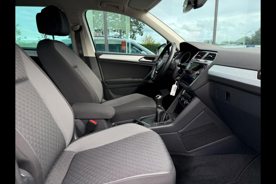 Volkswagen Tiguan 1.5 TSI Comfortline - Navi - Climate - Cruise - Parkeerhulp - Org.NL Volkswagen Tiguan 1.5 TSI Comfortline - Navi - Climate - Cruise - Parkeerhulp - Org.NL