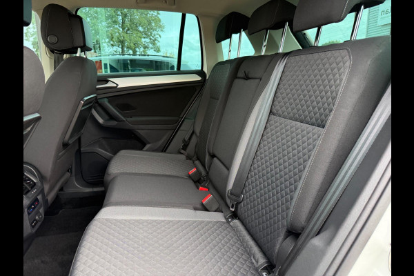 Volkswagen Tiguan 1.5 TSI Comfortline - Navi - Climate - Cruise - Parkeerhulp - Org.NL Volkswagen Tiguan 1.5 TSI Comfortline - Navi - Climate - Cruise - Parkeerhulp - Org.NL