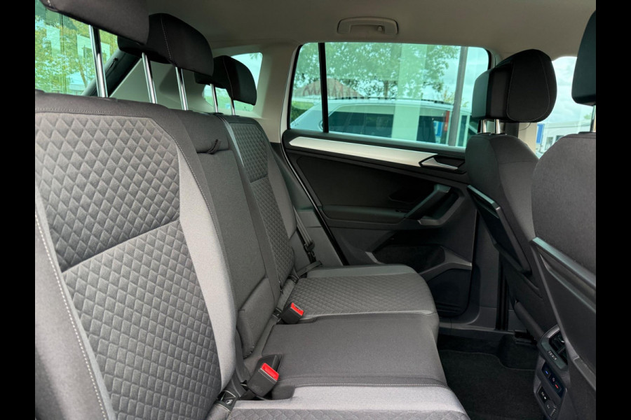 Volkswagen Tiguan 1.5 TSI Comfortline - Navi - Climate - Cruise - Parkeerhulp - Org.NL Volkswagen Tiguan 1.5 TSI Comfortline - Navi - Climate - Cruise - Parkeerhulp - Org.NL
