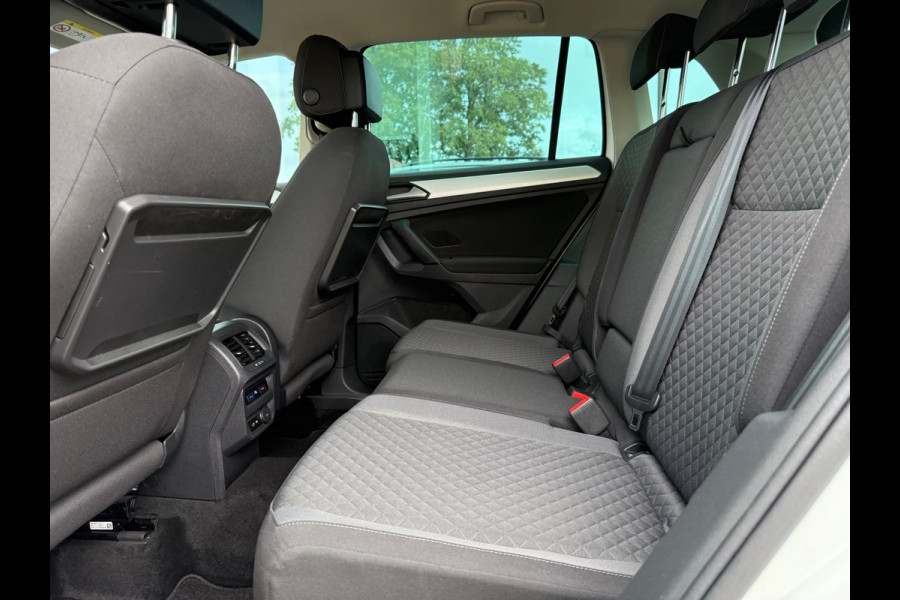 Volkswagen Tiguan 1.5 TSI Comfortline - Navi - Climate - Cruise - Parkeerhulp - Org.NL Volkswagen Tiguan 1.5 TSI Comfortline - Navi - Climate - Cruise - Parkeerhulp - Org.NL