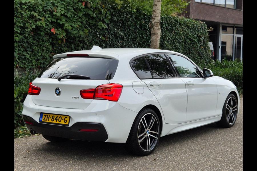 BMW 1-serie M Sport Ed CarPlay NAP LED GR Navi Automaat Black Panel Teller All weather M Velgen GARANTIE Rij-K 118i High Executive