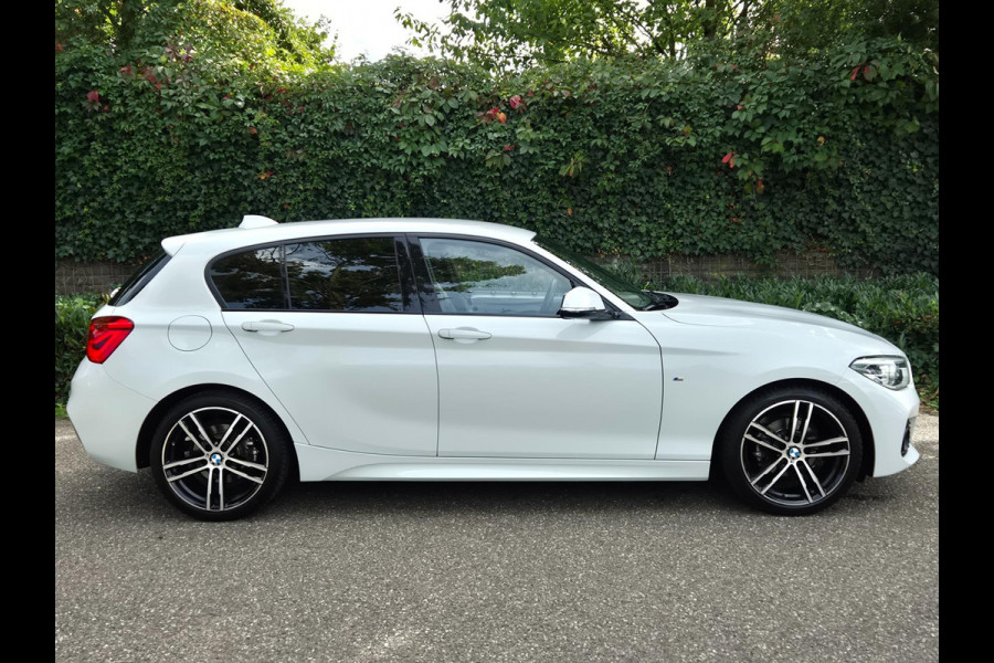 BMW 1-serie M Sport Ed CarPlay NAP LED GR Navi Automaat Black Panel Teller All weather M Velgen GARANTIE Rij-K 118i High Executive