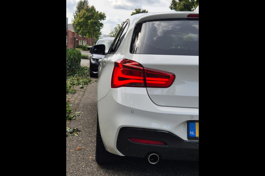 BMW 1-serie M Sport Ed CarPlay NAP LED GR Navi Automaat Black Panel Teller All weather M Velgen GARANTIE Rij-K 118i High Executive