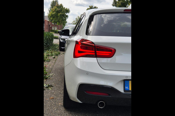 BMW 1-serie M Sport Ed CarPlay NAP LED GR Navi Automaat Black Panel Teller All weather M Velgen GARANTIE Rij-K 118i High Executive