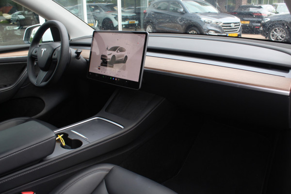 Tesla Model Y Long Range AWD 75 kWh / SoH 91.9% / Autopilot / Panoramadak / Camera / 20'' / Keyless / Leder / Dodehoek / Navigatie / Stoelverwarming