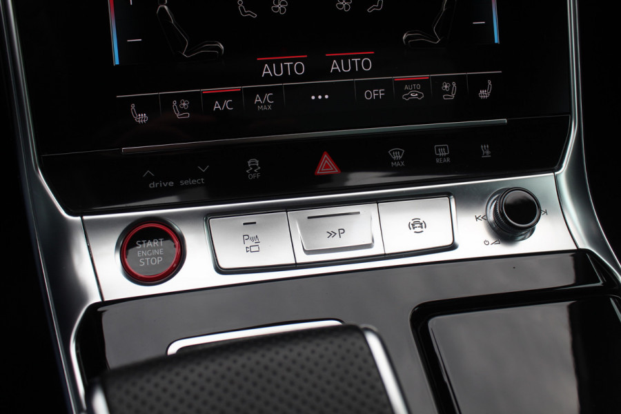 Audi RS6 Avant TFSI quattro / Trekhaak / Panoramadak / Keramisch / 360Camera / Head-up / Softclose / Standverwarming / B&O / Volleder / 22'' /  Apple CarPlay / Achterasbesturing / Luchtvering / Dodehoek / DAB / ACC / St Audi RS6 Avant TFSI quattro / Trekhaak / Panoramadak / Keramisch / 360Camera / Head-up / Softclose / Standverwarming / B&O / Volleder / 22'' /  Apple CarPlay / Achterasbesturing / Luchtvering / Dodehoek / DAB / ACC / St