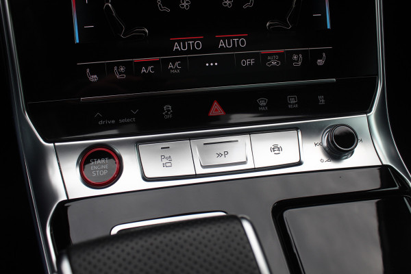 Audi RS6 Avant TFSI quattro / Trekhaak / Panoramadak / Keramisch / 360Camera / Head-up / Softclose / Standverwarming / B&O / Volleder / 22'' /  Apple CarPlay / Achterasbesturing / Luchtvering / Dodehoek / DAB / ACC / St Audi RS6 Avant TFSI quattro / Trekhaak / Panoramadak / Keramisch / 360Camera / Head-up / Softclose / Standverwarming / B&O / Volleder / 22'' /  Apple CarPlay / Achterasbesturing / Luchtvering / Dodehoek / DAB / ACC / St