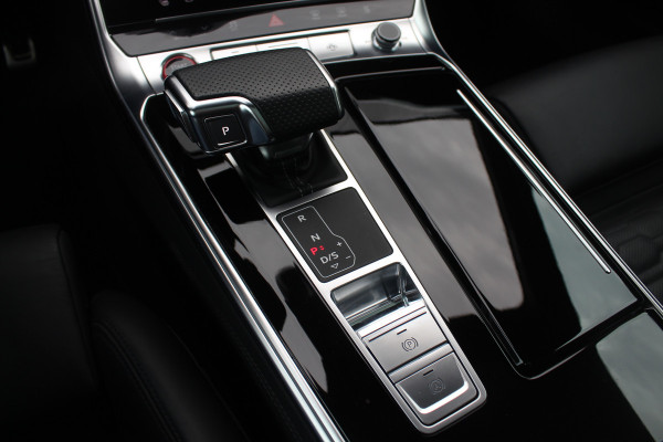 Audi RS6 Avant TFSI quattro / Trekhaak / Panoramadak / Keramisch / 360Camera / Head-up / Softclose / Standverwarming / B&O / Volleder / 22'' /  Apple CarPlay / Achterasbesturing / Luchtvering / Dodehoek / DAB / ACC / St Audi RS6 Avant TFSI quattro / Trekhaak / Panoramadak / Keramisch / 360Camera / Head-up / Softclose / Standverwarming / B&O / Volleder / 22'' /  Apple CarPlay / Achterasbesturing / Luchtvering / Dodehoek / DAB / ACC / St