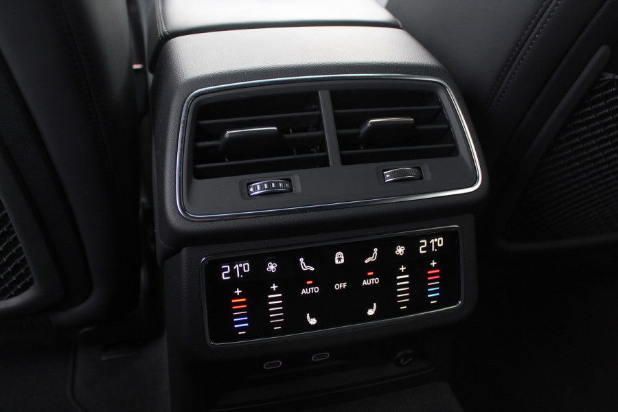 Audi RS6 Avant TFSI quattro / Trekhaak / Panoramadak / Keramisch / 360Camera / Head-up / Softclose / Standverwarming / B&O / Volleder / 22'' /  Apple CarPlay / Achterasbesturing / Luchtvering / Dodehoek / DAB / ACC / St Audi RS6 Avant TFSI quattro / Trekhaak / Panoramadak / Keramisch / 360Camera / Head-up / Softclose / Standverwarming / B&O / Volleder / 22'' /  Apple CarPlay / Achterasbesturing / Luchtvering / Dodehoek / DAB / ACC / St