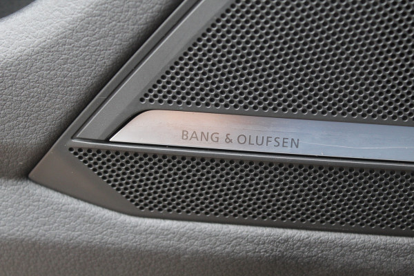 Audi RS6 Avant TFSI quattro / Trekhaak / Panoramadak / Keramisch / 360Camera / Head-up / Softclose / Standverwarming / B&O / Volleder / 22'' /  Apple CarPlay / Achterasbesturing / Luchtvering / Dodehoek / DAB / ACC / St Audi RS6 Avant TFSI quattro / Trekhaak / Panoramadak / Keramisch / 360Camera / Head-up / Softclose / Standverwarming / B&O / Volleder / 22'' /  Apple CarPlay / Achterasbesturing / Luchtvering / Dodehoek / DAB / ACC / St