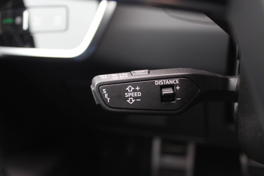 Audi RS6 Avant TFSI quattro / Trekhaak / Panoramadak / Keramisch / 360Camera / Head-up / Softclose / Standverwarming / B&O / Volleder / 22'' /  Apple CarPlay / Achterasbesturing / Luchtvering / Dodehoek / DAB / ACC / St Audi RS6 Avant TFSI quattro / Trekhaak / Panoramadak / Keramisch / 360Camera / Head-up / Softclose / Standverwarming / B&O / Volleder / 22'' /  Apple CarPlay / Achterasbesturing / Luchtvering / Dodehoek / DAB / ACC / St