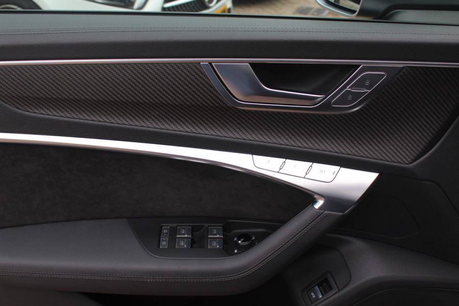 Audi RS6 Avant TFSI quattro / Trekhaak / Panoramadak / Keramisch / 360Camera / Head-up / Softclose / Standverwarming / B&O / Volleder / 22'' /  Apple CarPlay / Achterasbesturing / Luchtvering / Dodehoek / DAB / ACC / St Audi RS6 Avant TFSI quattro / Trekhaak / Panoramadak / Keramisch / 360Camera / Head-up / Softclose / Standverwarming / B&O / Volleder / 22'' /  Apple CarPlay / Achterasbesturing / Luchtvering / Dodehoek / DAB / ACC / St