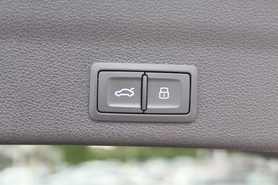 Audi RS6 Avant TFSI quattro / Trekhaak / Panoramadak / Keramisch / 360Camera / Head-up / Softclose / Standverwarming / B&O / Volleder / 22'' /  Apple CarPlay / Achterasbesturing / Luchtvering / Dodehoek / DAB / ACC / St Audi RS6 Avant TFSI quattro / Trekhaak / Panoramadak / Keramisch / 360Camera / Head-up / Softclose / Standverwarming / B&O / Volleder / 22'' /  Apple CarPlay / Achterasbesturing / Luchtvering / Dodehoek / DAB / ACC / St