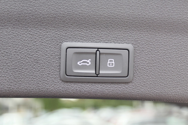 Audi RS6 Avant TFSI quattro / Trekhaak / Panoramadak / Keramisch / 360Camera / Head-up / Softclose / Standverwarming / B&O / Volleder / 22'' /  Apple CarPlay / Achterasbesturing / Luchtvering / Dodehoek / DAB / ACC / St Audi RS6 Avant TFSI quattro / Trekhaak / Panoramadak / Keramisch / 360Camera / Head-up / Softclose / Standverwarming / B&O / Volleder / 22'' /  Apple CarPlay / Achterasbesturing / Luchtvering / Dodehoek / DAB / ACC / St