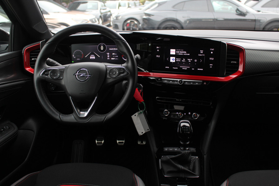 Opel Mokka 1.2 Level 4 GS Line / Camera / Navigatie / 18'' / DAB / Sfeerverlichting / Getint glas / Dodehoek / Cruise Control Opel Mokka 1.2 Level 4 GS Line / Camera / Navigatie / 18'' / DAB / Sfeerverlichting / Getint glas / Dodehoek / Cruise Control