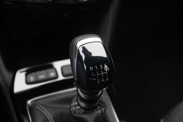 Opel Mokka 1.2 Level 4 GS Line / Camera / Navigatie / 18'' / DAB / Sfeerverlichting / Getint glas / Dodehoek / Cruise Control Opel Mokka 1.2 Level 4 GS Line / Camera / Navigatie / 18'' / DAB / Sfeerverlichting / Getint glas / Dodehoek / Cruise Control