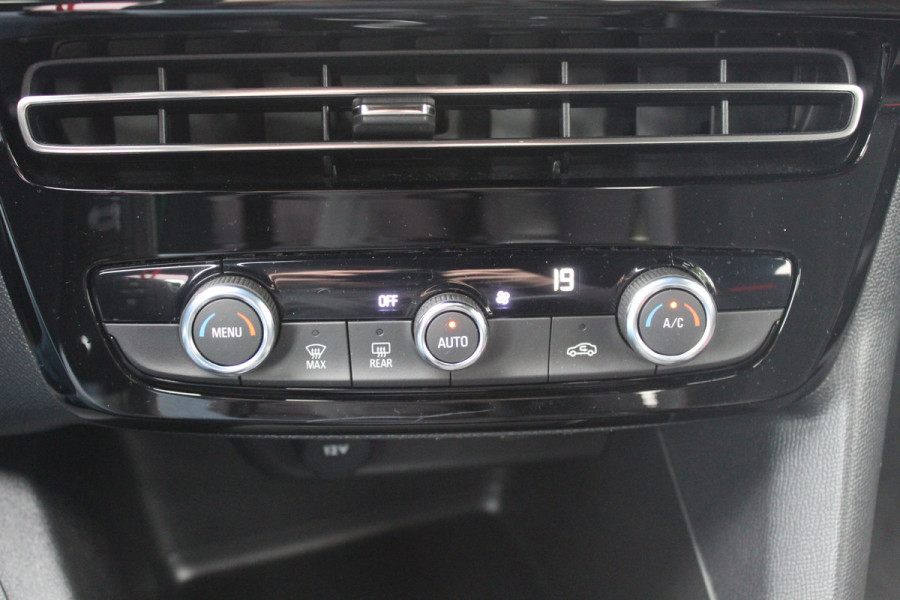 Opel Mokka 1.2 Level 4 GS Line / Camera / Navigatie / 18'' / DAB / Sfeerverlichting / Getint glas / Dodehoek / Cruise Control Opel Mokka 1.2 Level 4 GS Line / Camera / Navigatie / 18'' / DAB / Sfeerverlichting / Getint glas / Dodehoek / Cruise Control