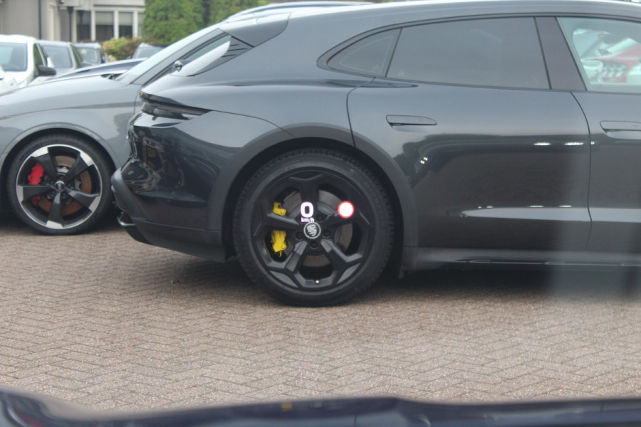Porsche Taycan 4S Performance 84 kWh / SoH 91.3% / Panoramadak / 360Camera / Head-up / Achterasbesturing / Matrix LED / 21'' / Luchtvering / Bose / Stoelmassage / Sportchrono / Leder / Stuurverwarming / DAB / ACC