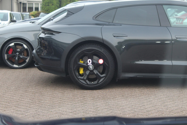 Porsche Taycan 4S Performance 84 kWh / SoH 91.3% / Panoramadak / 360Camera / Head-up / Achterasbesturing / Matrix LED / 21'' / Luchtvering / Bose / Stoelmassage / Sportchrono / Leder / Stuurverwarming / DAB / ACC