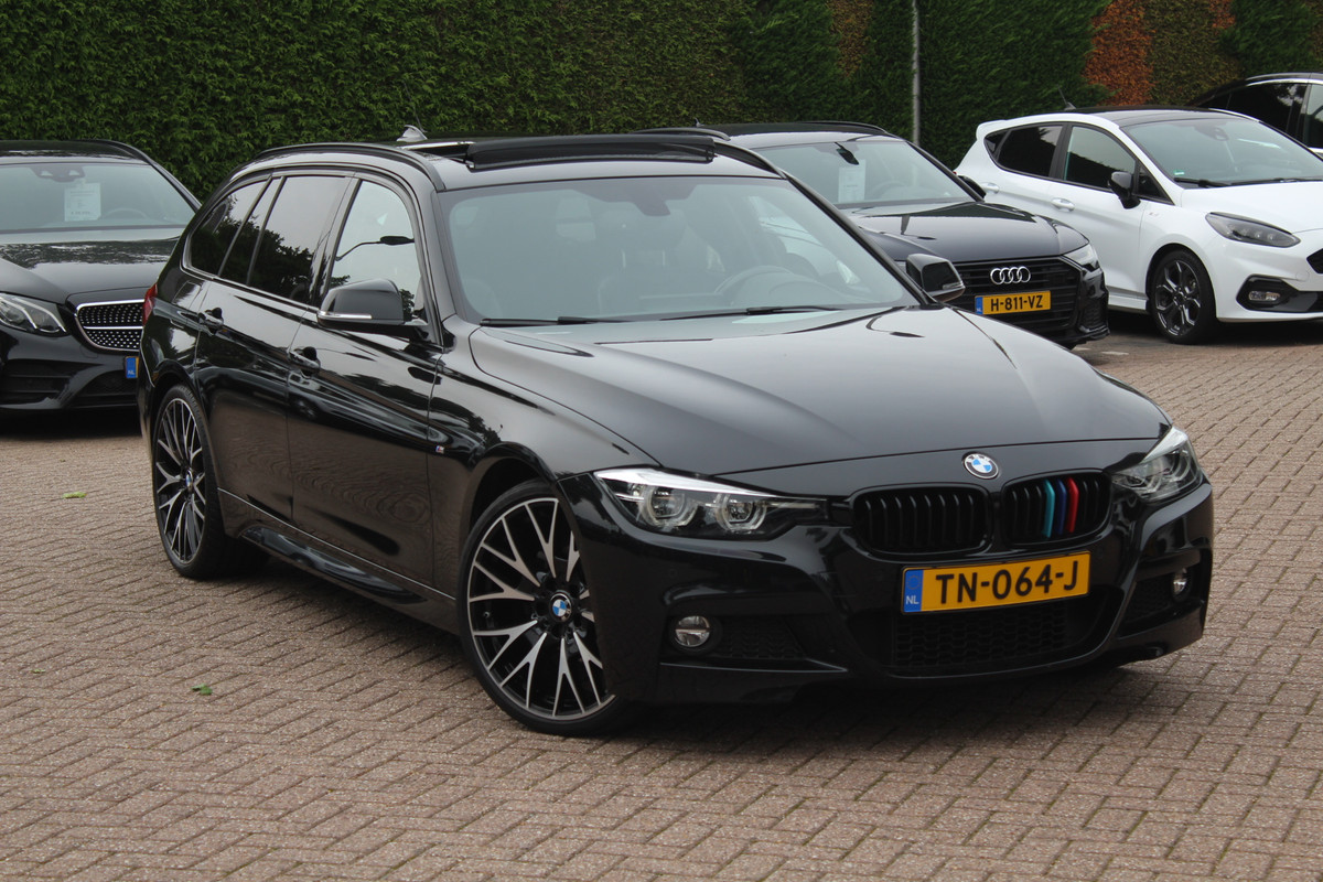 BMW 3 Serie Touring 320i Edition M Sport Shadow High Exe. / Panoramadak / Camera / Leder / 18'' / Navigatie / Sportstoelen / Stoelverwarming / Cruise Control